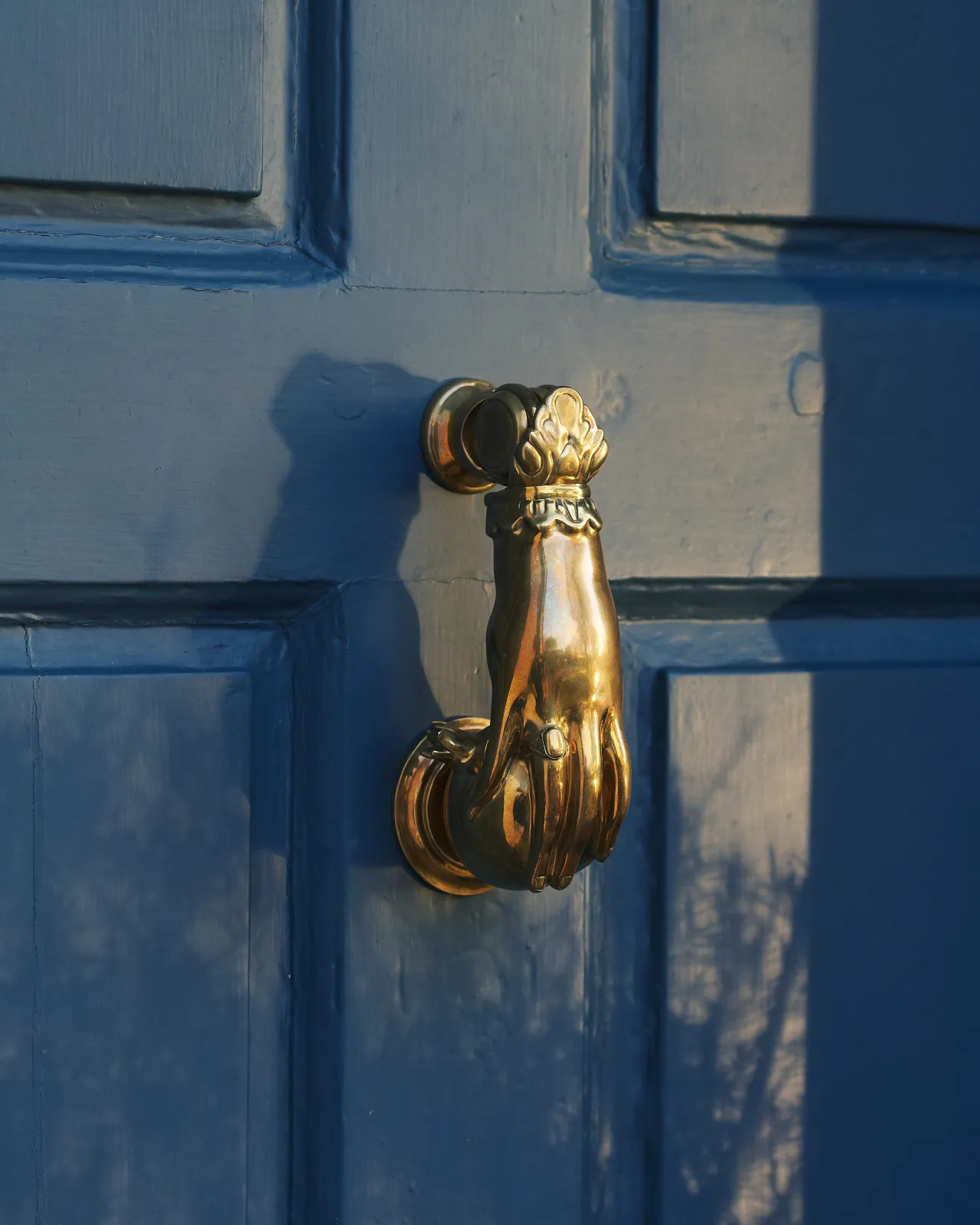 The Weaver's Hand Door Knocker | deVOL Kitchens